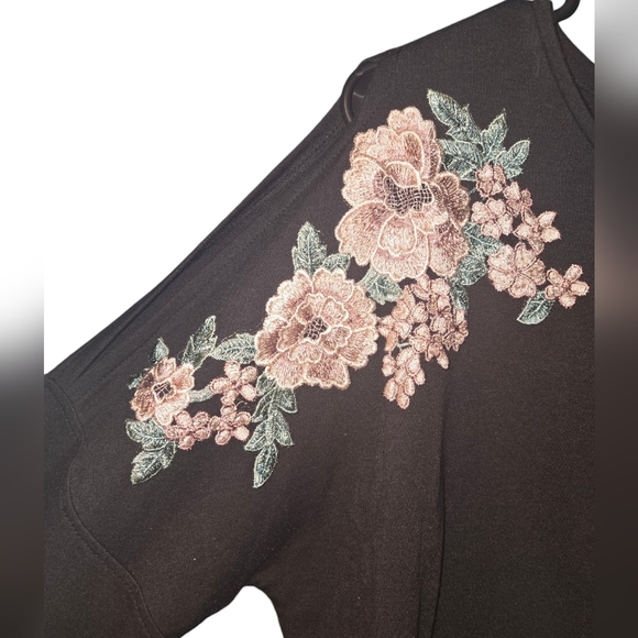 Verve Ami Black Cold Shoulder Long Sleeve Top With Floral Embroidery, Size XL - Picture 8 of 10